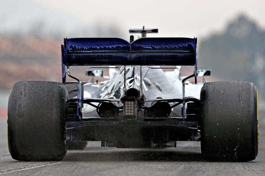  Mercedes-AMG F1 W10 EQ Power+ 2019 года  (фото 25 из 31)